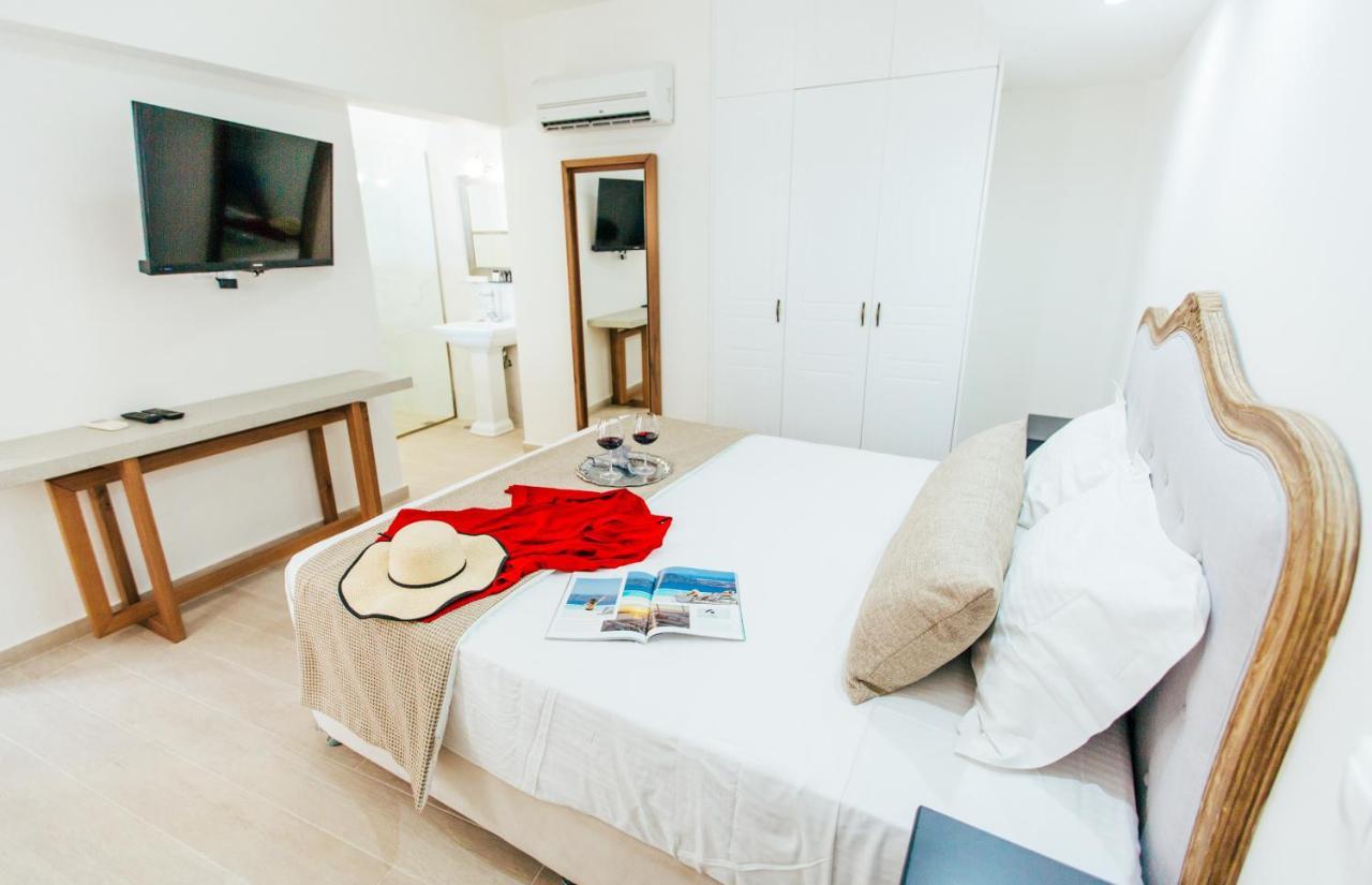 La Maltese Oia Luxury Suites Exterior foto